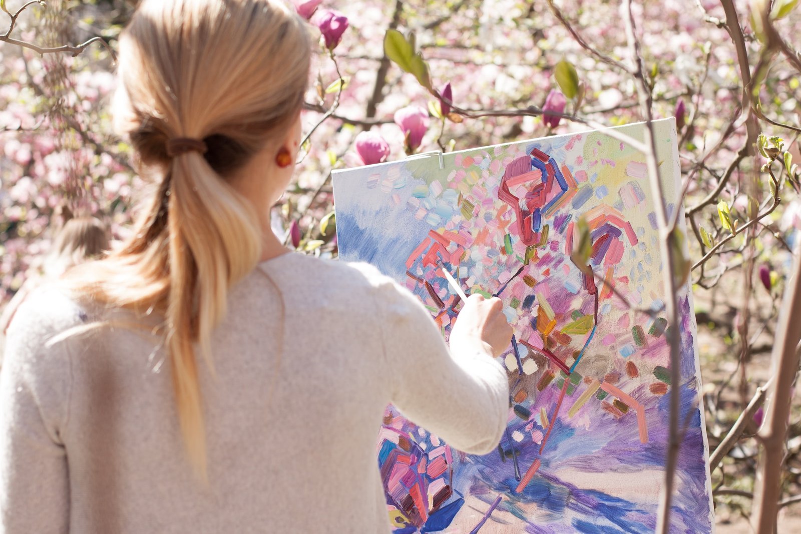 Loja de telas, artista pintando um quadro